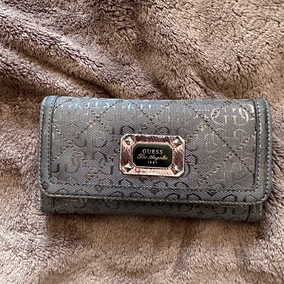 Guess wallet - Picture 1 of 5